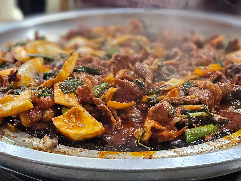 맛있게 익은 오리불고기