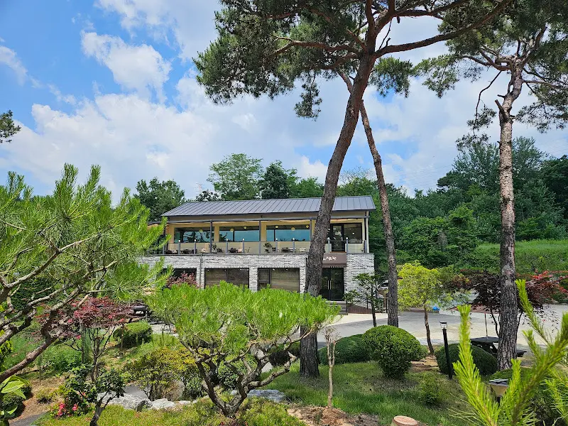 정갈하게 차려진 밑반찬