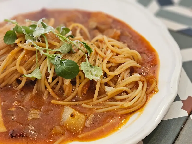 토마토 소스가 인상적인 파스타