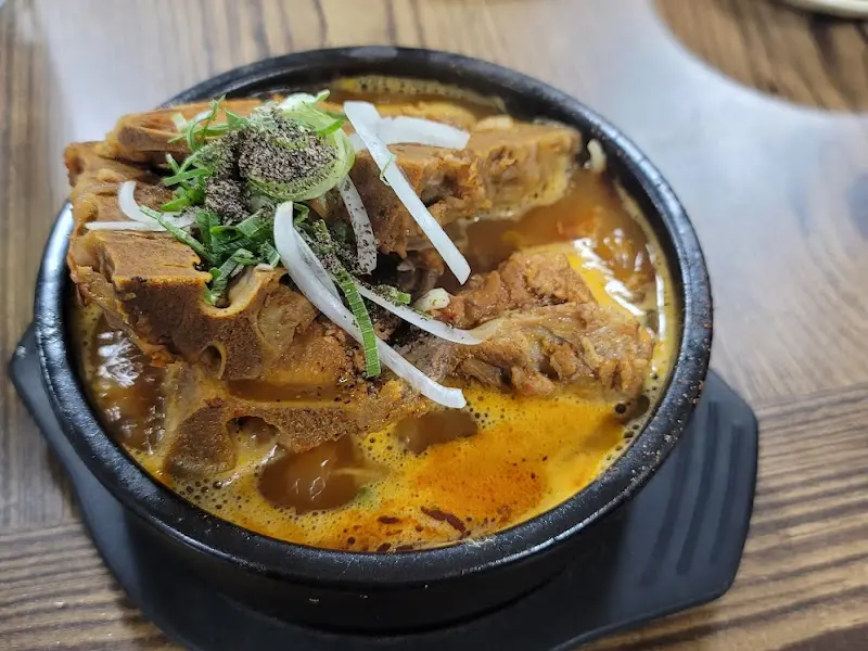 뼈다귀탕 한 그릇 뚝딱!