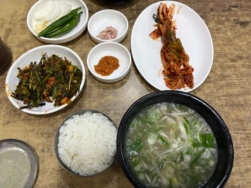 돼지국밥 한 상 차림