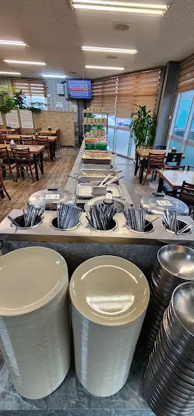 뷔페 음식 코너 전경