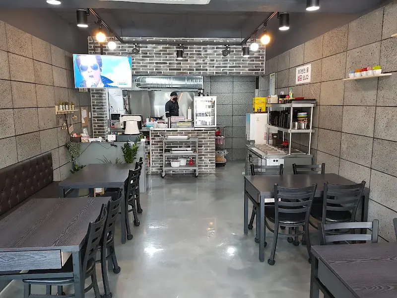 명촌뚝배기 식당 내부 모습