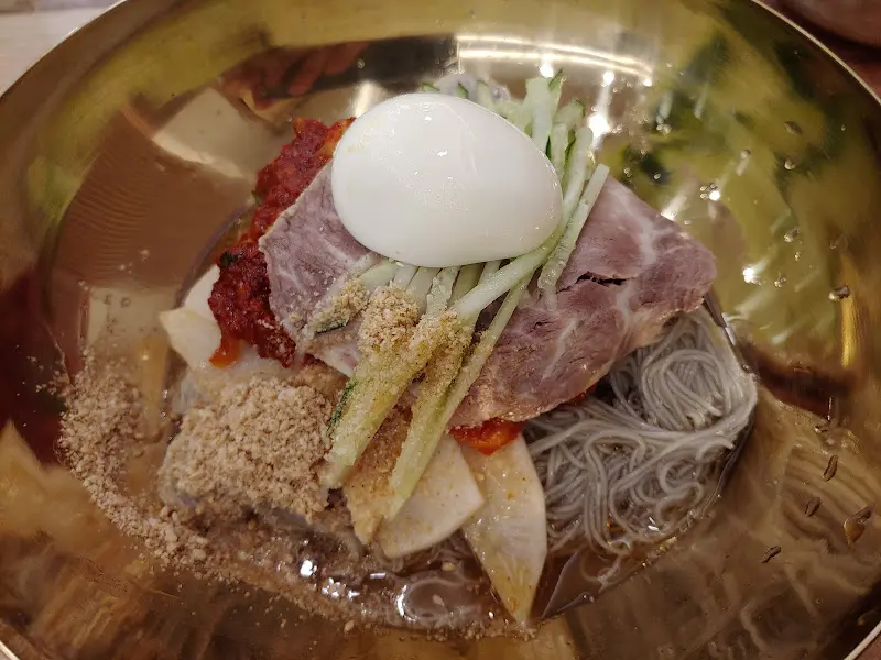 비빔냉면의 클로즈업 샷