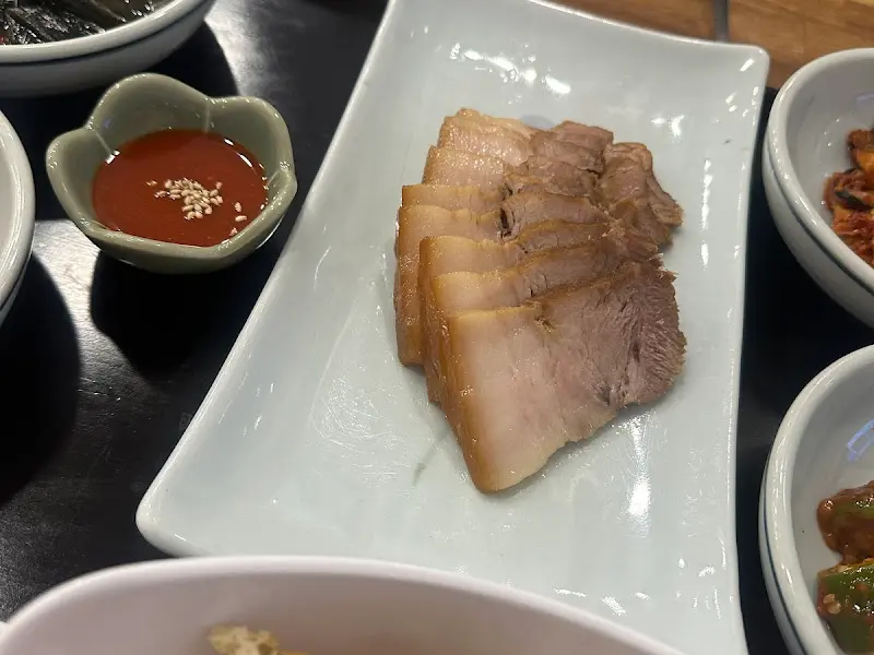 윤기가 흐르는 온수육