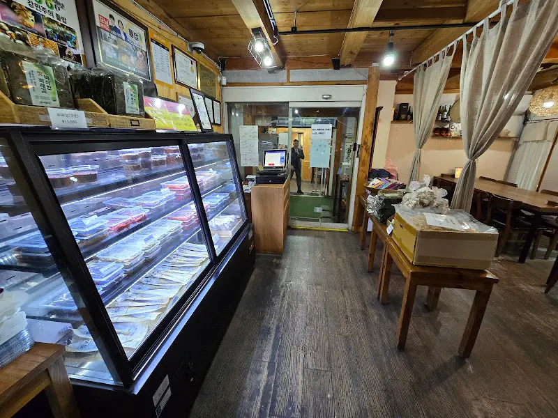 강민주의 들밥 판매 상품 진열대