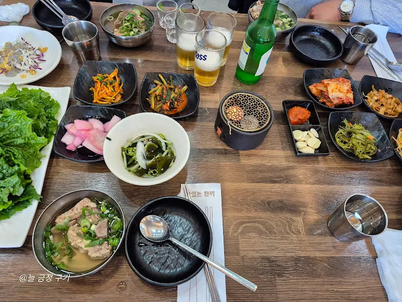 푸짐한 상차림 항공샷