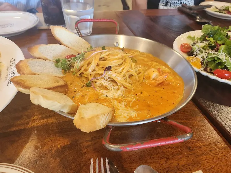 파스타와 샐러드