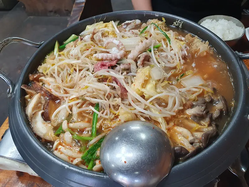 불낙전골의 푸짐한 비주얼