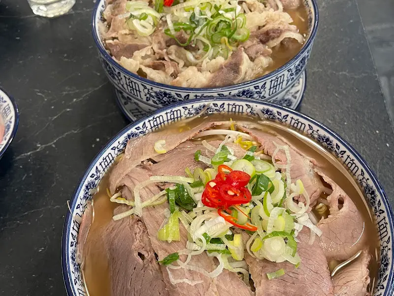 매운 소곱창 쌀국수와 짜조