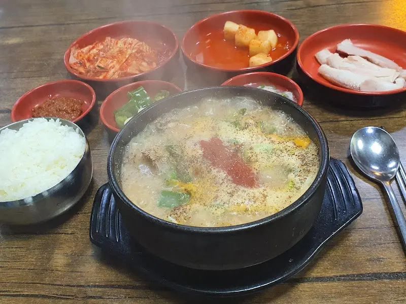 순댓국 한 상 차림