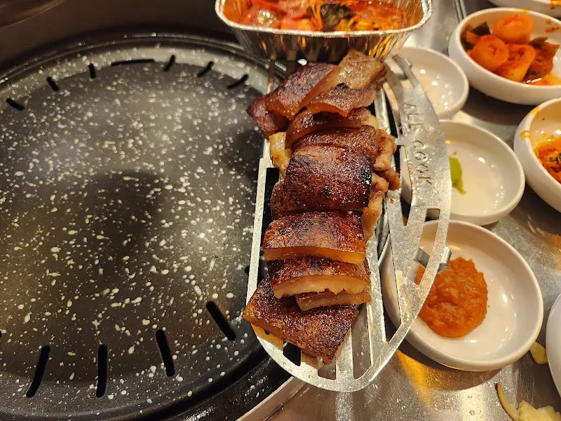 노릇노릇 구워진 껍데기