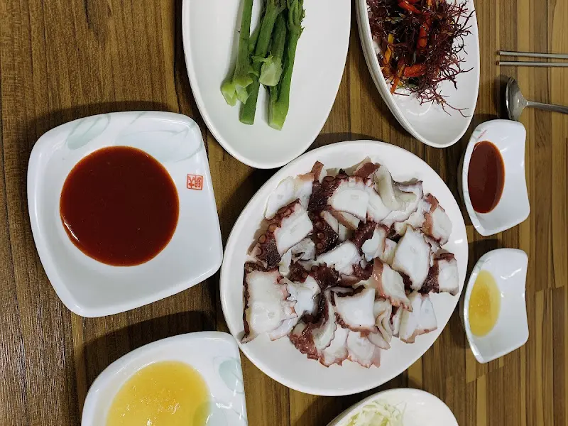 문어 숙회와 소라 숙회