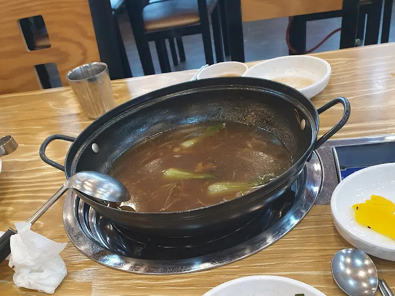 만두전골이 담긴 냄비