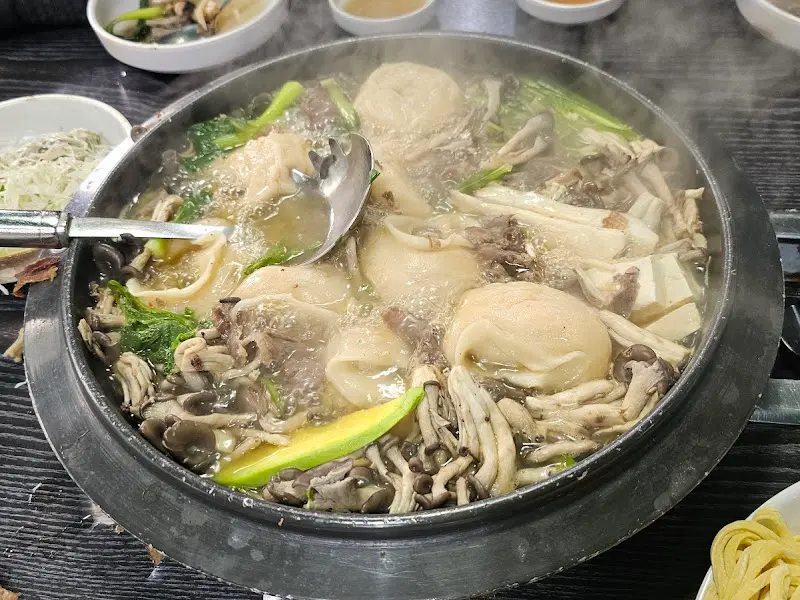 보글보글 끓는 만두전골