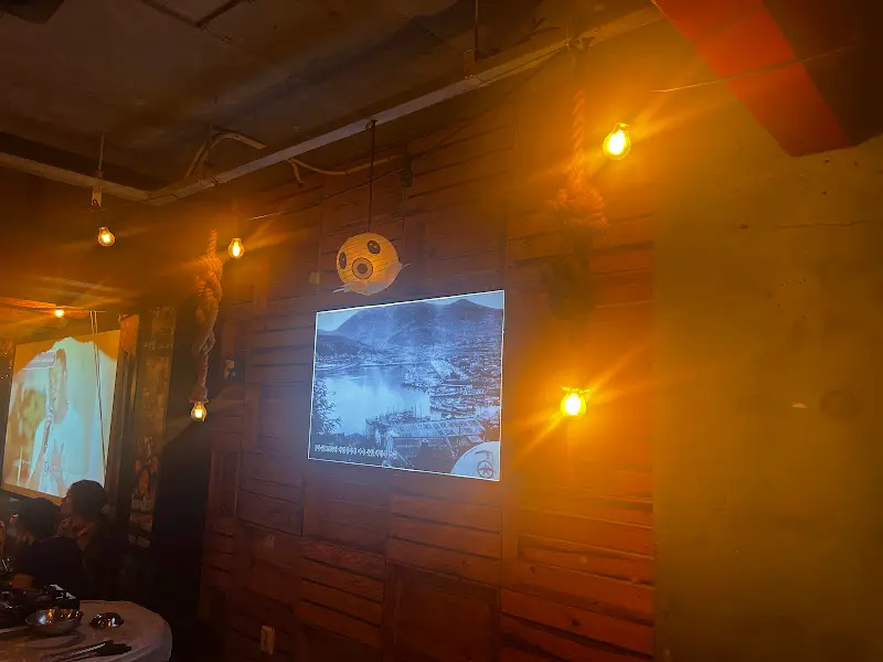 돌문어상회 내부