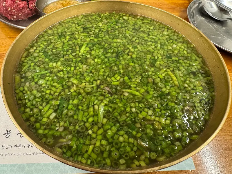 미나리 곰탕 비주얼