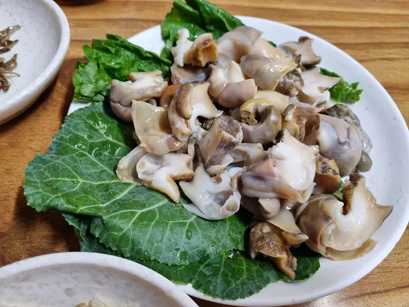 윤기가 흐르는 소라찜