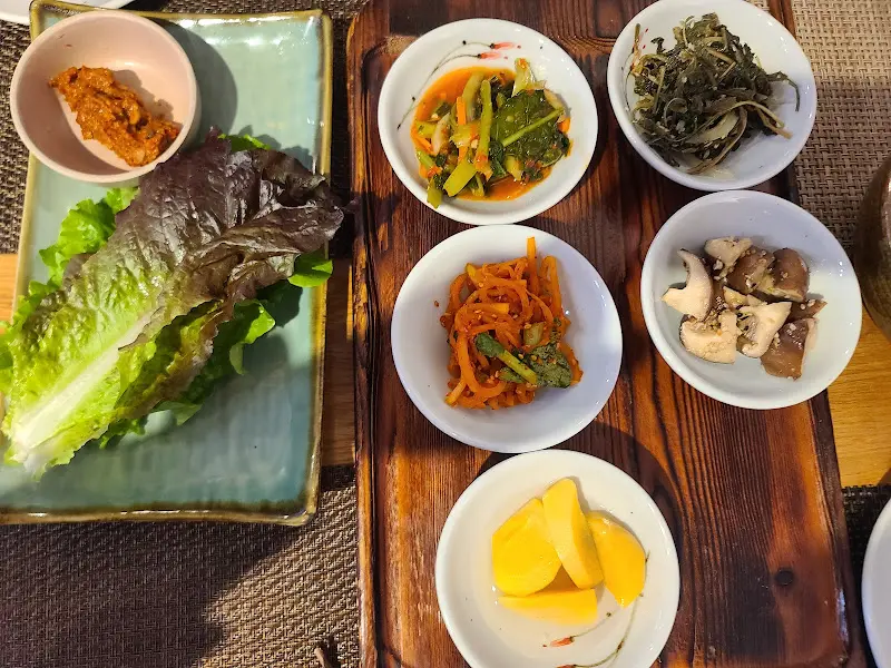 다양한 채식 반찬들