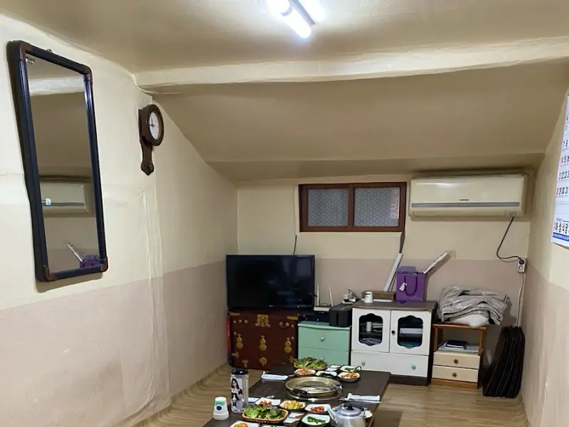 정겨운 분위기의 식당 내부