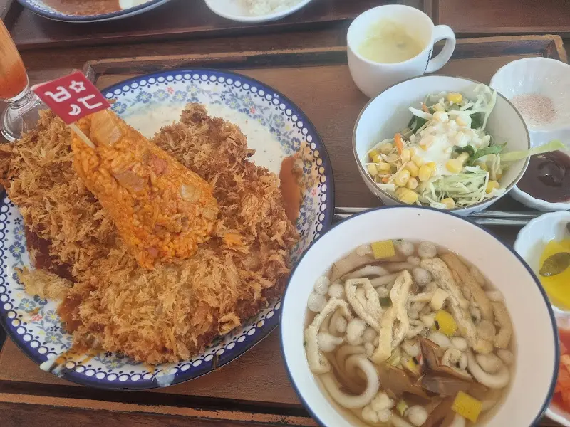 별리달리 돈까스 내부 인테리어