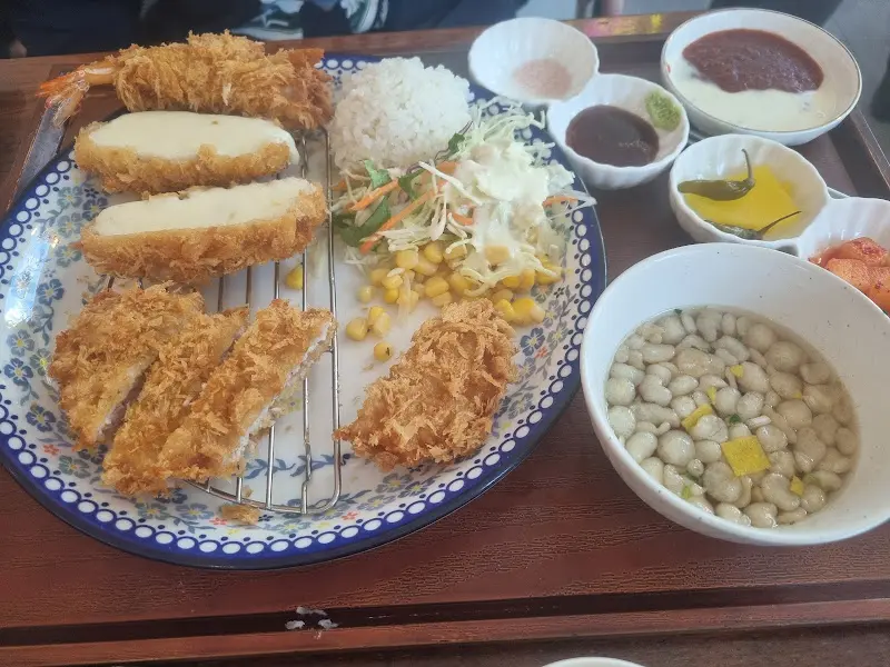 다양한 돈까스 메뉴