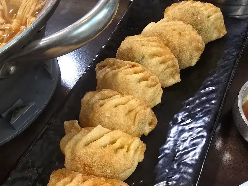 노릇노릇하게 구워진 군만두