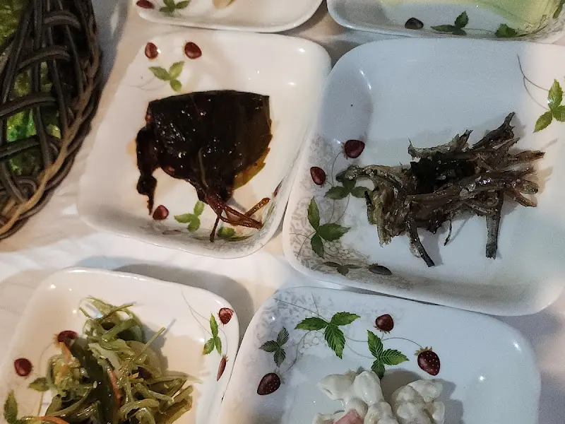 다채로운 밑반찬 클로즈업 샷