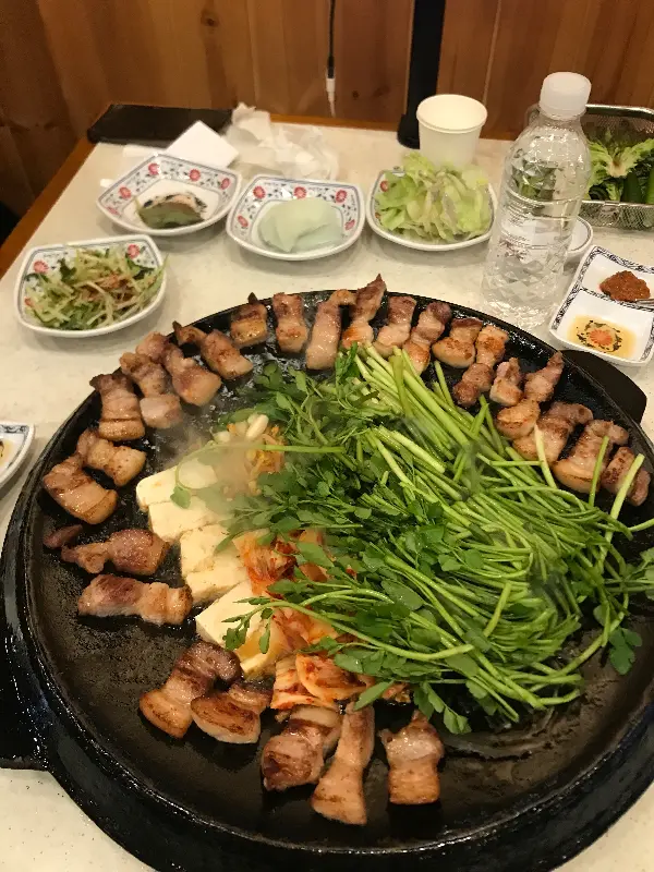 깔끔하게 차려진 밑반찬