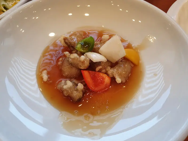 달콤한 소스가 인상적인 탕수육