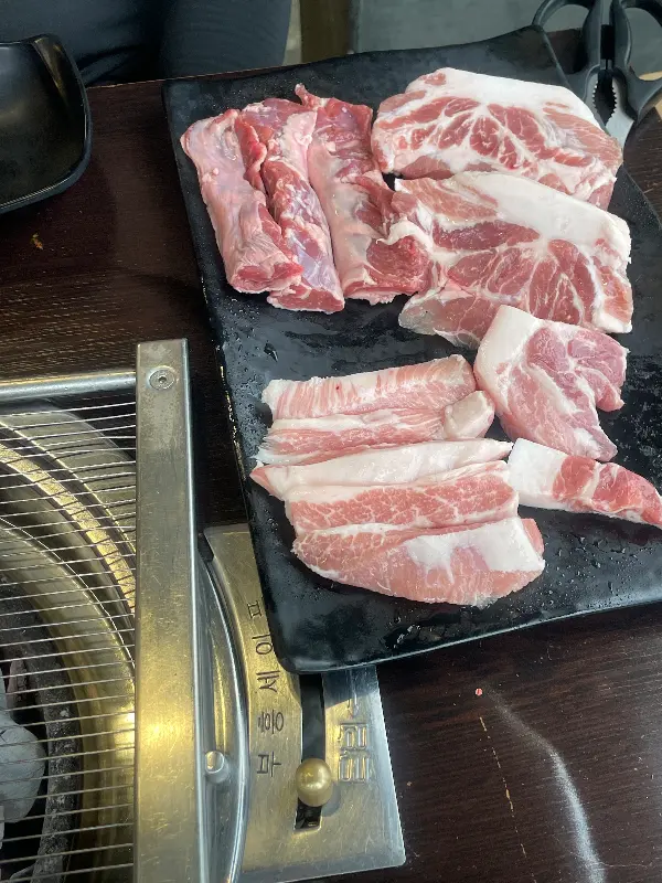 다양한 부위의 고기