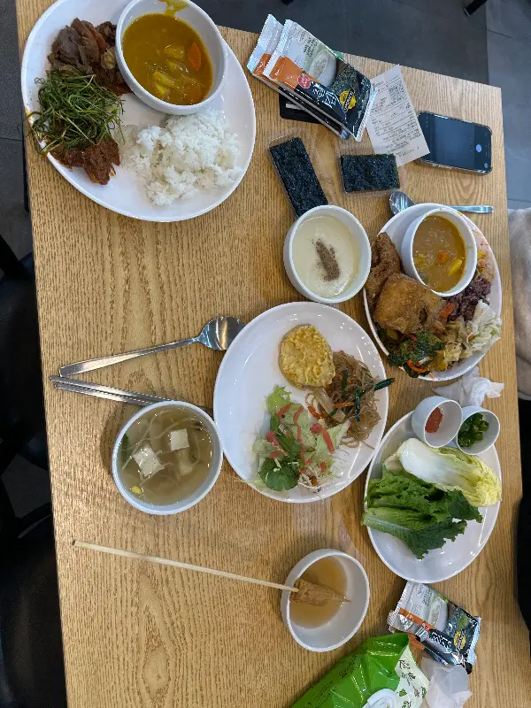 정갈한 뷔페 음식