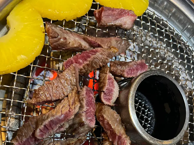 잘 구워진 우대갈비 조각들