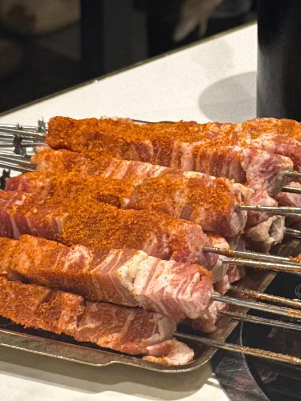 양념이 듬뿍 발린 양꼬치