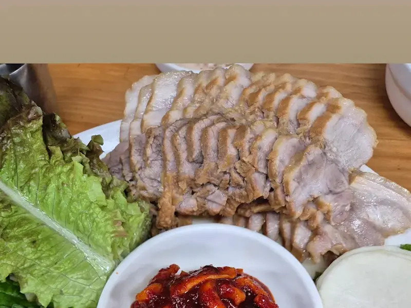 윤기가 흐르는 촉촉한 보쌈