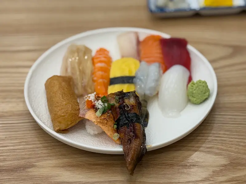 윤기가 흐르는 스시 한 판