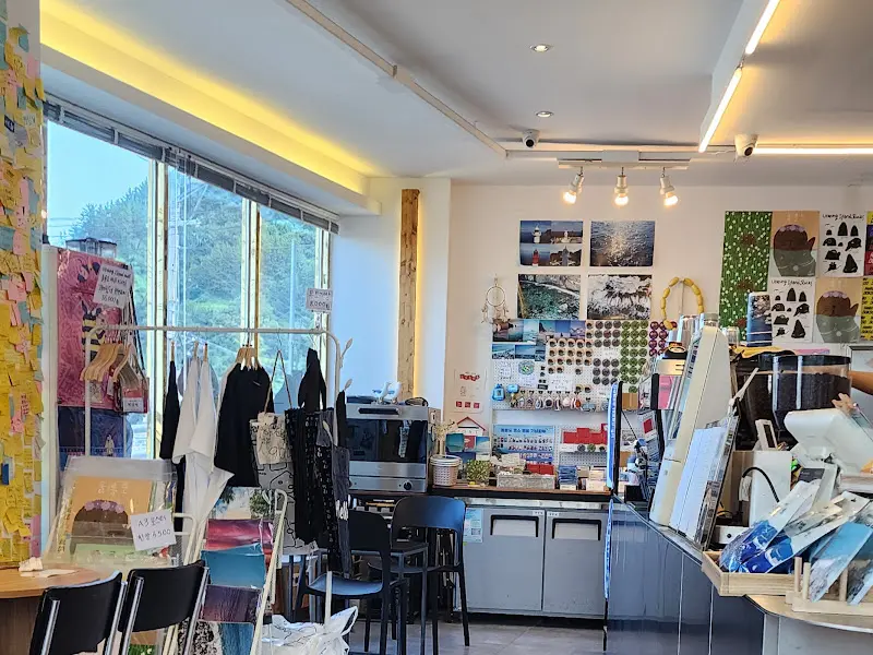 울릉도 저동 커피 내부 모습