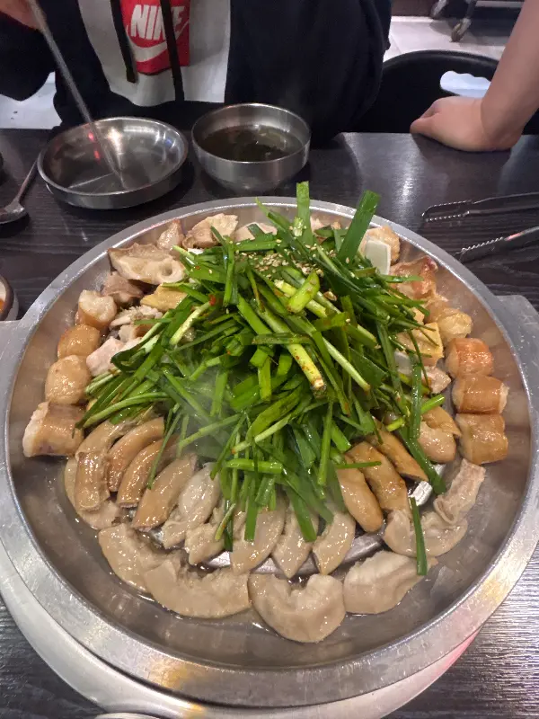 곱이 가득 찬 알곱창 구이