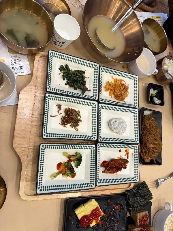 다양한 종류의 밑반찬