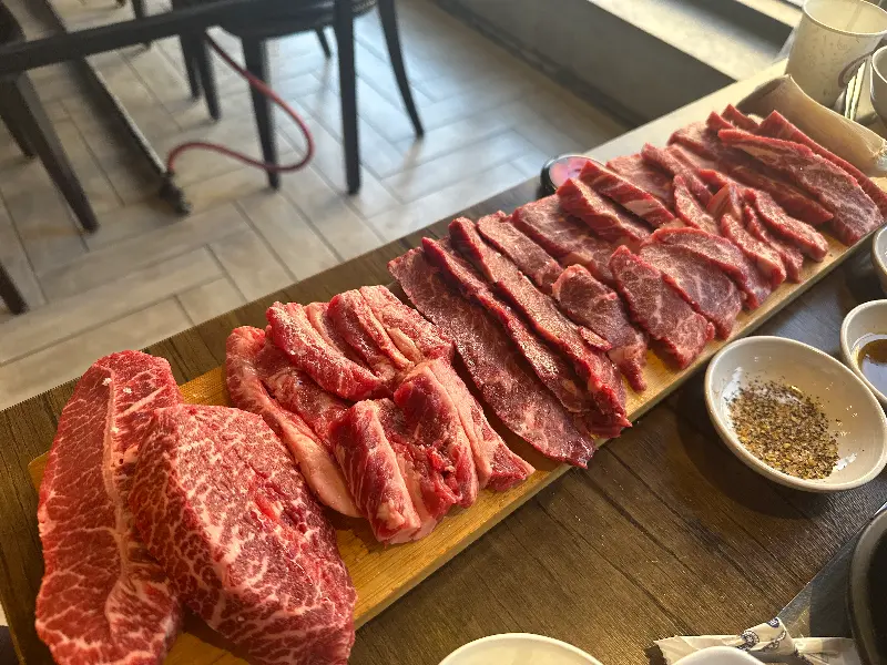 입맛 돋우는 이화연가의 소고기 한상차림