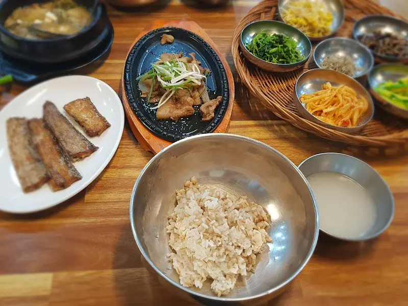 하하보리밥 정식 한상차림