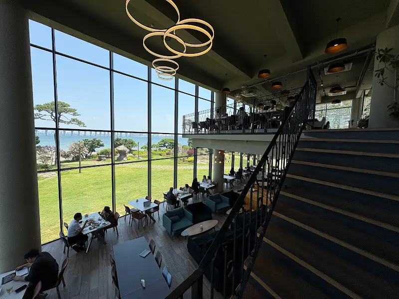 해어름 카페 내부