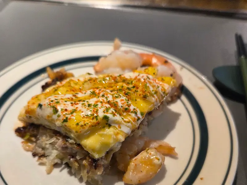 새우 토핑이 올라간 오코노미야끼