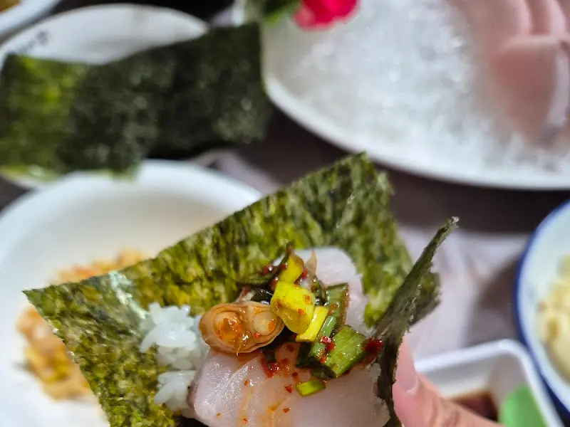 김, 밥, 삼치회의 조화