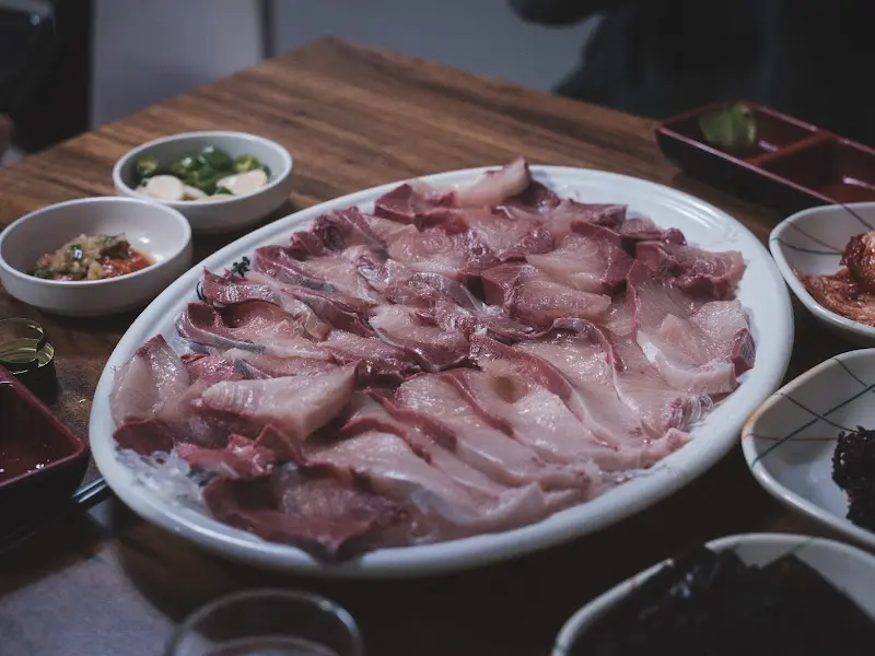 푸짐한 방어회 한 상