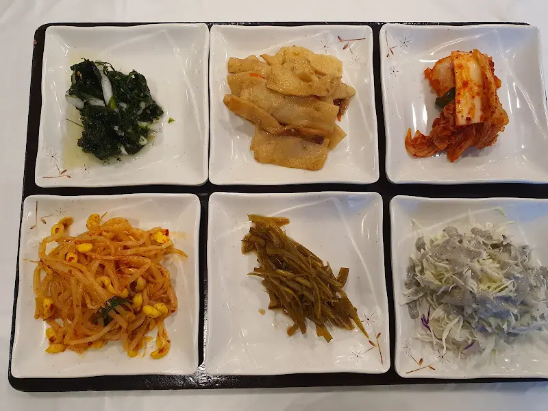 깔끔하고 맛깔스러운 밑반찬