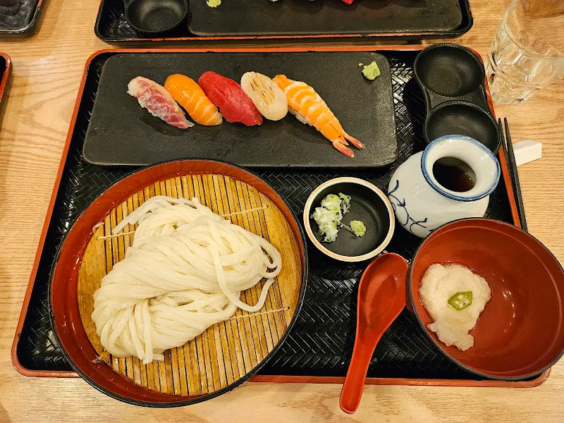 자루우동과 스시 세트