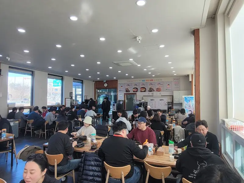 방가삼대 얼큰한 뼈해장국 내부