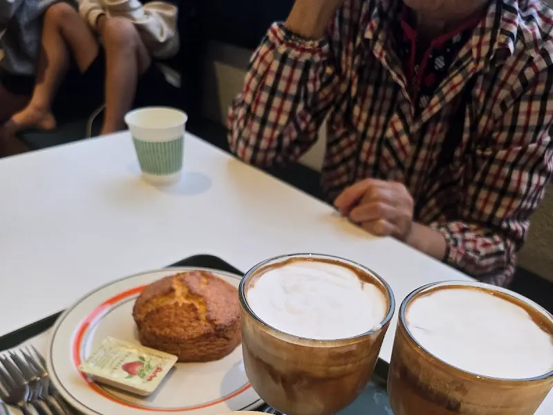 쌀 음료와 스콘