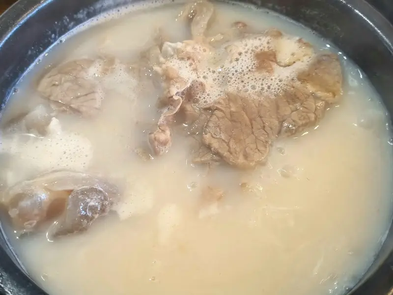 깨끗하게 비운 설렁탕 그릇